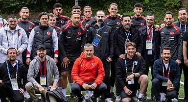 A MİLLÎ TAKIMIMIZ, MEDYA MENSUPLARIYLA BAYRAMLAŞTI