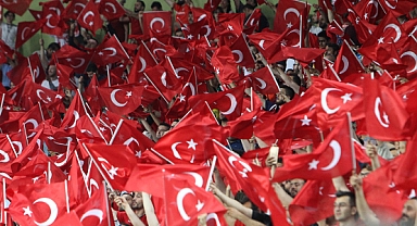 AKLIMIZ DA KALBİMİZ DE AY-YILDIZ!