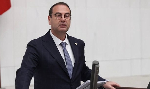 'AKŞENER'İN FOTOĞRAFLARI KALDIRILSIN' DİYEN RIDVAN UZ İHRAÇ TALEBİYLE DİSİPLİNE SEVK EDİLDİ