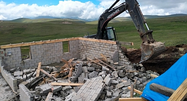 BÜYÜKŞEHİR BELEDİYESİ KAÇAK EV TEMELLERİNİN KAPATILMASINA DESTEK VERDİ
