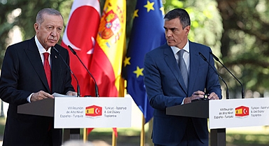 ERDOĞAN'A İSPANYA'DA DEMİRTAŞ VE KAVALA SORUSU: 'BAŞINI SALLAMA'