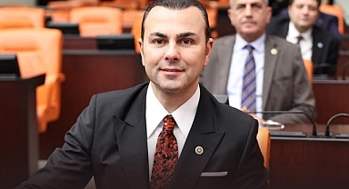 İYİ PARTİ MİLLETVEKİLİ SEYİTHAN İZSİZ PARTİSİNDEN İSTİFA ETTİ