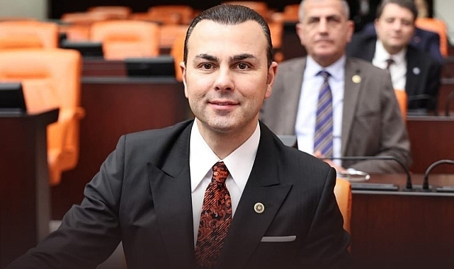 İYİ PARTİ MİLLETVEKİLİ SEYİTHAN İZSİZ PARTİSİNDEN İSTİFA ETTİ
