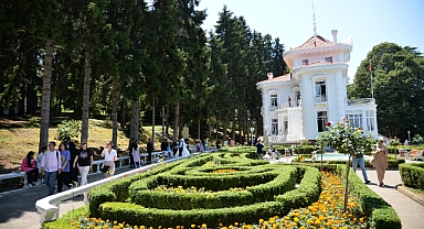 ATATÜRK'ÜN SEVDİĞİ ŞARKILAR KÖŞK’TE SESLENDİ