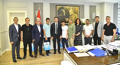BAŞKAN KAYA, LGS TÜRKİYE BİRİNCİLERİNİ MAKAMINDA AĞIRLADI