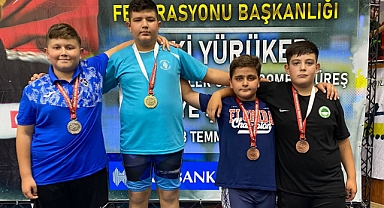 BÜYÜKŞEHİR GÜREŞÇİLERİ GURURLANDIRDI