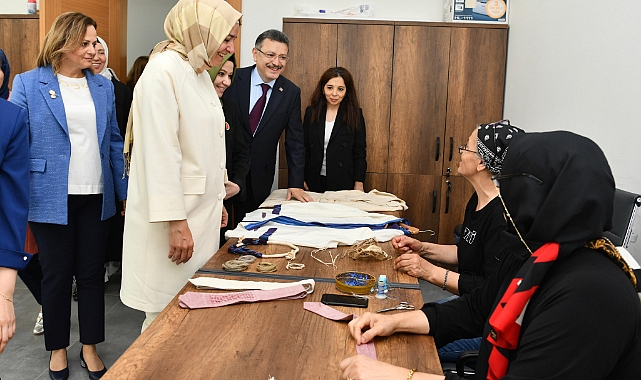 ESKİ BAKAN TRABZON BÜYÜKŞEHİR BELEDİYESİ’Nİ ZİYARET ETTİ