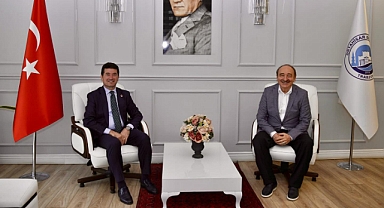 FARUK ÖZAK, AHMET KAYA'YI ZİYARET ETTİ