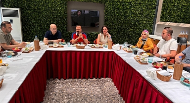 ÖZEL İMPERİAL HASTANESİ YÖNETİMİ KAŞÜSTÜ AİLE SAĞLIĞI MERKEZİ’NDE TOPLANTI GERÇEKLEŞTİRDİ