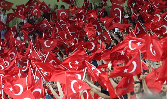 YARI FİNAL AŞKINA AY-YILDIZLAR SAHADA!
