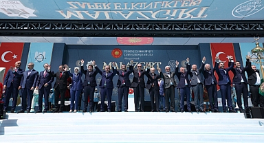 İSMİ OKUNAN KUVVET KOMUTANLARI 'PROTOKOL'LE SAHNEYE ÇIKMADI