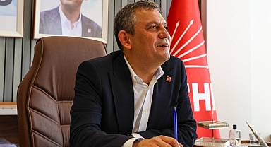 ÖZGÜR ÖZEL AYAĞININ NASIL KIRILDIĞINI ANLATTI: BASİT BİR EV KAZASI