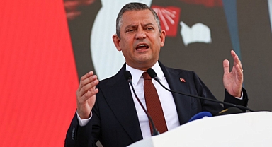 ÖZGÜR ÖZEL'İN AYAĞI KIRILDI