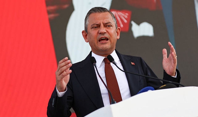 ÖZGÜR ÖZEL'İN AYAĞI KIRILDI