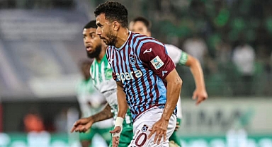 TREZEGUET HERKESE SAÇ BAŞ YOLDURDU!
