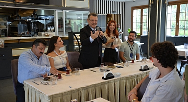 BAŞKAN GENÇ AVRUPALI GENÇ HUKUKÇULARLA BULUŞTU