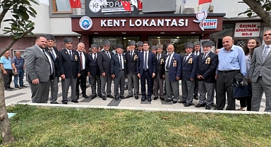 BAŞKAN KAYA, GAZİLERLE BİRLİKTE KENT LOKANTASI’NDA ÖĞLE YEMEĞİ YEDİ