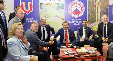 HİSARCIKLIOĞLU VAN'DA TRABZON ODA - BORSA STANDINI ZİYARET ETTİ