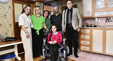 MAVİ KAPAKLAR TEKERLEKLİ SANDALYEYE DÖNÜŞÜYOR