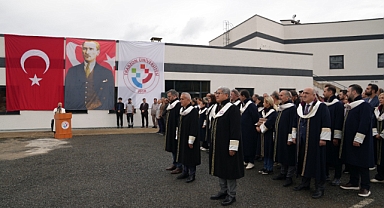REKTÖR AŞIKKUTLU: GENÇLERE SONSUZ GÜVENİYORUZ