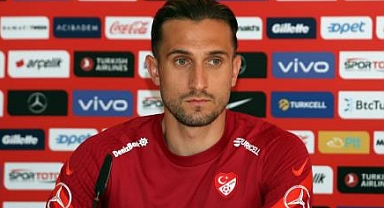 YUSUF YAZICI KENDİNE YAZIK EDİYOR
