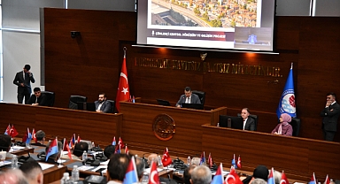 BAŞKAN GENÇ ÇÖP KRİZİNE AÇIKLIK GETİRDİ