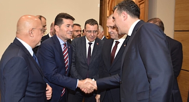 BAŞKAN KAYA: “TRABZON’UMUZ İÇİN İŞBİRLİĞİ YAPMALI, ELİMİZİ TAŞIN ALTINA KOYMALIYIZ”