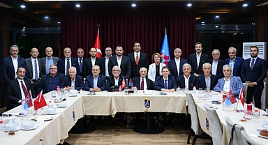 DOĞAN, TRABZONSPOR ESKİ YÖNETİCİLERİNİ AĞIRLADI