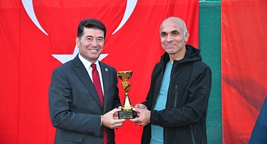 ORTAHİSAR BELEDİYESİ CUMHURİYET BAYRAMI’NA ÖZEL TENİS TURNUVASI DÜZENLEDİ
