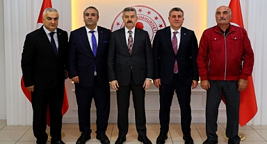 TRABZON ARTVİNLİLER DERNEĞİNDEN ARTVİN VALİSİ TURAN ERGÜN'E ZİYARET