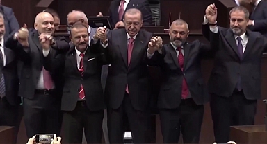 TRABZON'DA İKİ BELEDİYE BAŞKANI AK PARTİ'YE GEÇTİ