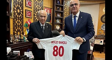 TVF BAŞKANI ÜSTÜNDAĞ, MHP LİDERİ BAHÇELİ'Yİ ZİYARET ETTİ