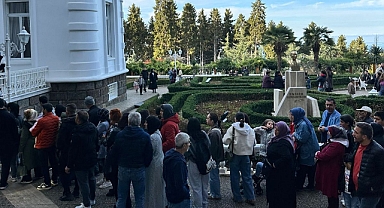 ATATÜRK KÖŞKÜ 10 KASIM'DA DOLDU TAŞTI