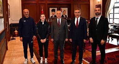 VALİ YILDIRIM, BUSENAZ ÇAKIROĞLU'NU MAKAMINDA KABUL ETTİ