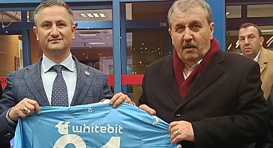 KAĞAN MUMCU’DAN FORMA HEDİYESİ…