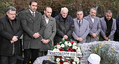 ÖZKAN SÜMER KABRİ BAŞINDA ANILDI