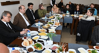 REKTÖR PROF. DR. ÇUVALCI, ENGELLİ PERSONEL VE ÖĞRENCİLER İLE BULUŞTU