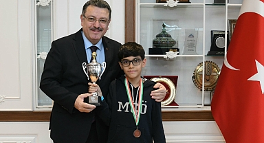 SATRANÇ DAHİSİNDEN BAŞKAN GENÇ'E ZİYARET