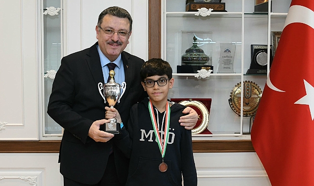 SATRANÇ DAHİSİNDEN BAŞKAN GENÇ'E ZİYARET