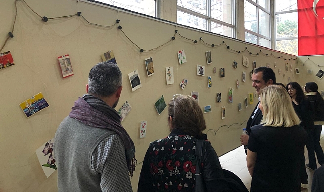 ÜÇÜNCÜSÜ DÜZENLENEN EL İŞİ KARTPOSTAL SERGİSİNDE TOPLU KUR’A HEYECANI