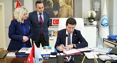 BAŞKAN KAYA, BELEDİYE BAŞKANLARI SÖZLEŞMESİNİ İMZALADI