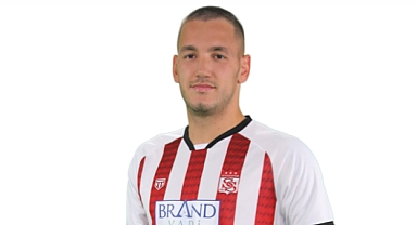 GOLCÜ FUTBOLCUNUN TRANSFERİ HER AN BİTEBİLİR