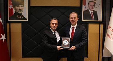 KTÜ REKTÖRÜ, TÜRKİYE İLAÇ VE TIBBİ CİHAZ KURUMU BAŞKANI’NI ZİYARET ETTİ