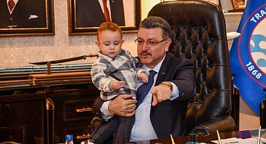SAĞLIĞINA KAVUŞAN MİNİK ALTUĞ VE AİLESİNDEN BAŞKAN GENÇ'E TEŞEKKÜR ZİYARETİ