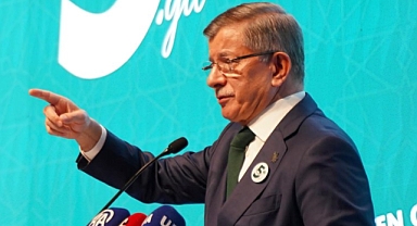 AHMET DAVUTOĞLU’NDAN AK PARTİ’YE SERT ELEŞTİRİLER: “BİZİ YALNIZ BIRAKANLAR UTANSIN”