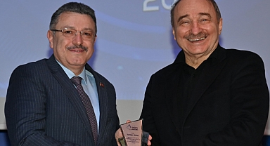 BAŞKAN GENÇ: BİR GENCİN EĞİTİMİNE KATKI VERMEK, BÜTÜN CADDELERİ ALTIN KAPLAMAKTAN DAHA KIYMETLİ 