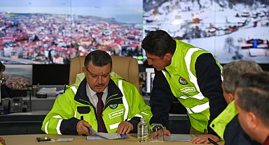 BÜYÜKŞEHİR’İN KARLA MÜCADELESİ ARALIKSIZ DEVAM EDİYOR