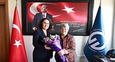 KTÜ ECZACILIK FAKÜLTESİ'NDE DEVİR TESLİM TÖRENİ GERÇEKLEŞTİ