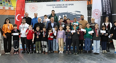 SATRANÇ TURNUVASI’NDA DERECEYE GİRENLER ÖDÜLLENDİRİLDİ
