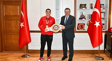 BAŞKAN GENÇ, DÜNYA ŞAMPİYONUNU MAKAMINDA AĞIRLADI